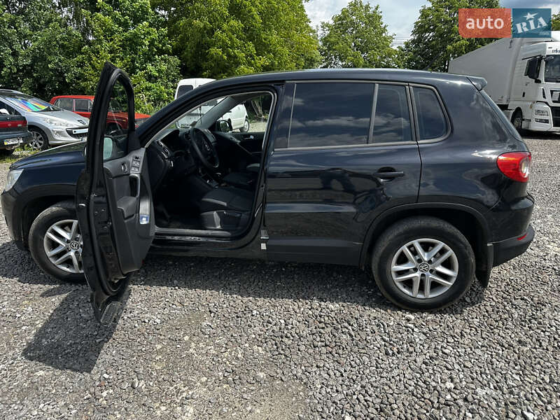 Внедорожник / Кроссовер Volkswagen Tiguan 2010 в Новом Роздоле