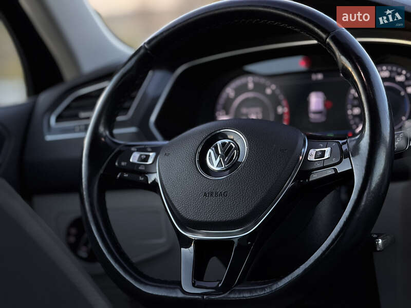 Внедорожник / Кроссовер Volkswagen Tiguan 2017 в Радивилове