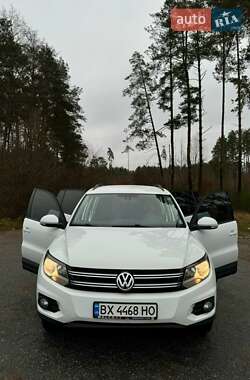 Внедорожник / Кроссовер Volkswagen Tiguan 2015 в Полонном