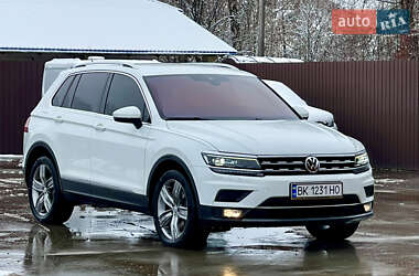 Внедорожник / Кроссовер Volkswagen Tiguan 2017 в Млинове