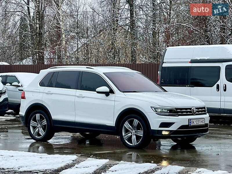 Внедорожник / Кроссовер Volkswagen Tiguan 2017 в Млинове