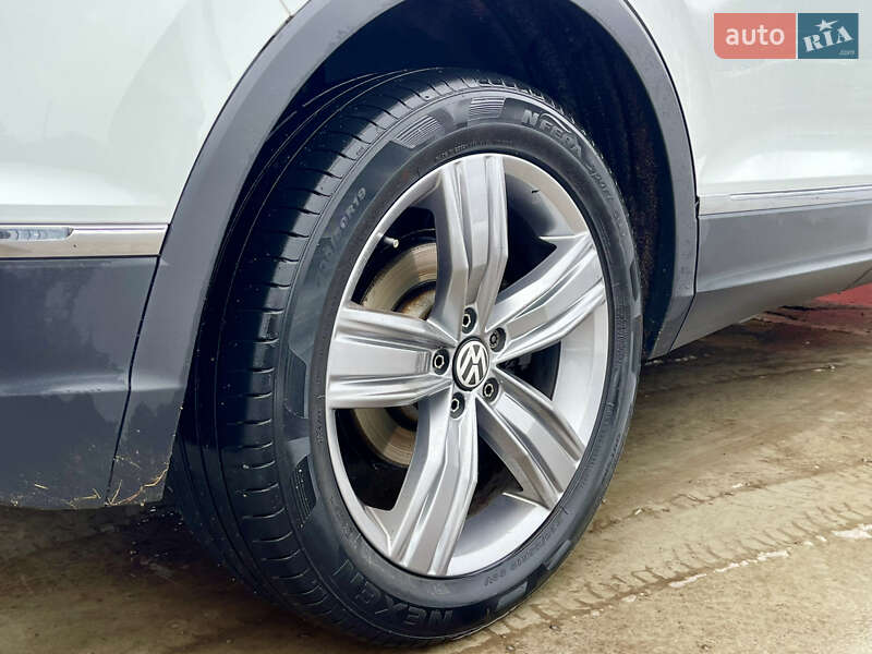 Внедорожник / Кроссовер Volkswagen Tiguan 2017 в Млинове