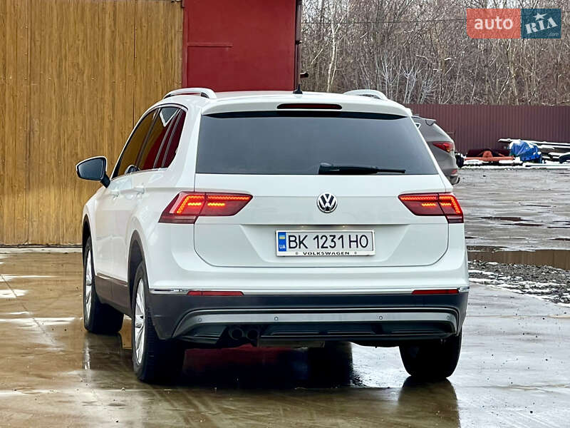 Внедорожник / Кроссовер Volkswagen Tiguan 2017 в Млинове