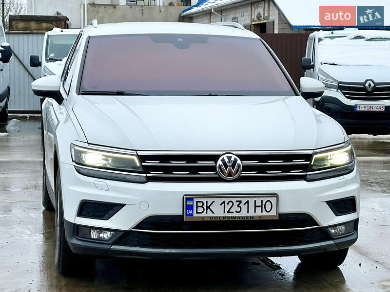 Внедорожник / Кроссовер Volkswagen Tiguan 2017 в Млинове