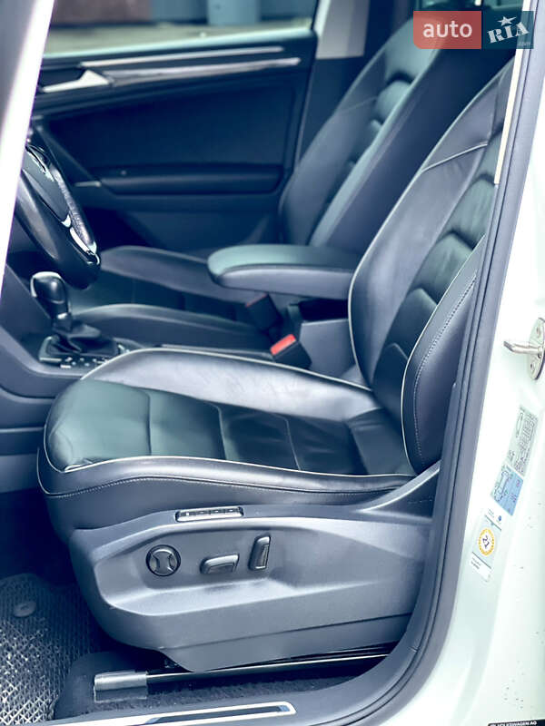 Внедорожник / Кроссовер Volkswagen Tiguan 2017 в Млинове