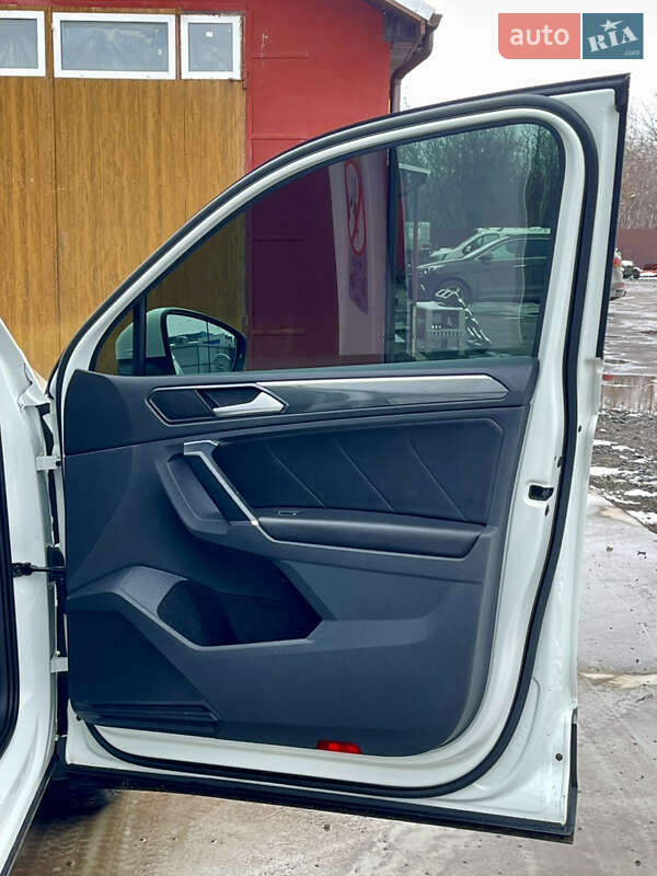 Внедорожник / Кроссовер Volkswagen Tiguan 2017 в Млинове