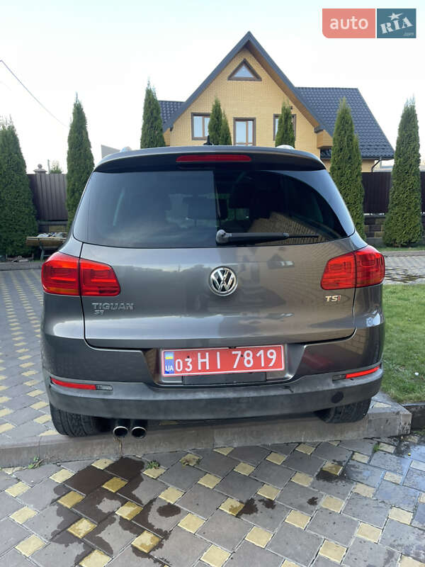 Внедорожник / Кроссовер Volkswagen Tiguan 2016 в Ровно