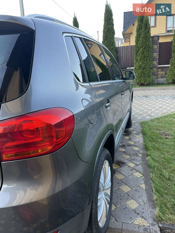 Внедорожник / Кроссовер Volkswagen Tiguan 2016 в Ровно