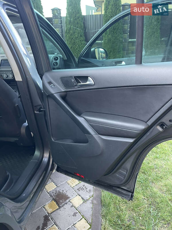 Внедорожник / Кроссовер Volkswagen Tiguan 2016 в Ровно