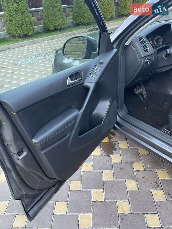 Внедорожник / Кроссовер Volkswagen Tiguan 2016 в Ровно