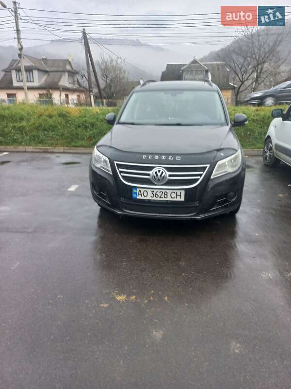 Внедорожник / Кроссовер Volkswagen Tiguan 2011 в Рахове