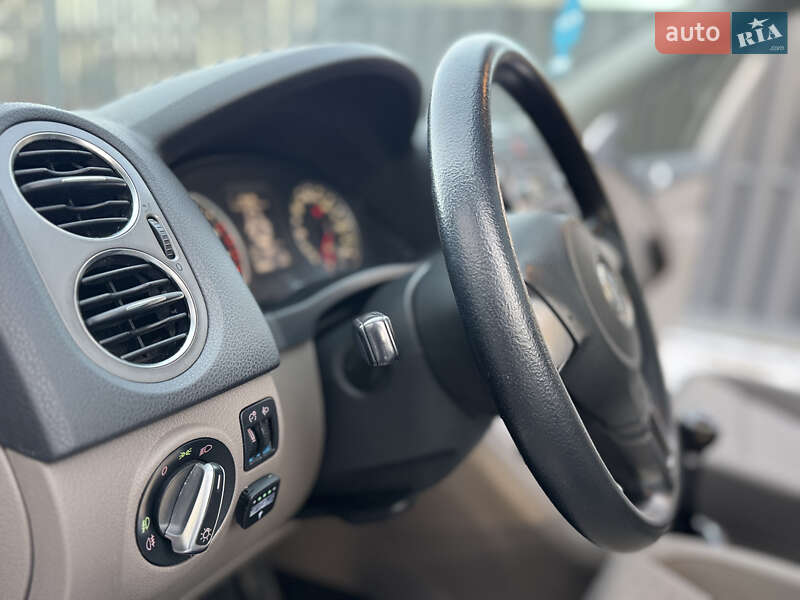 Внедорожник / Кроссовер Volkswagen Tiguan 2010 в Львове