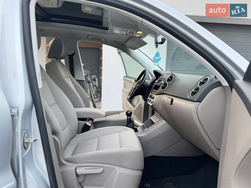 Внедорожник / Кроссовер Volkswagen Tiguan 2010 в Львове