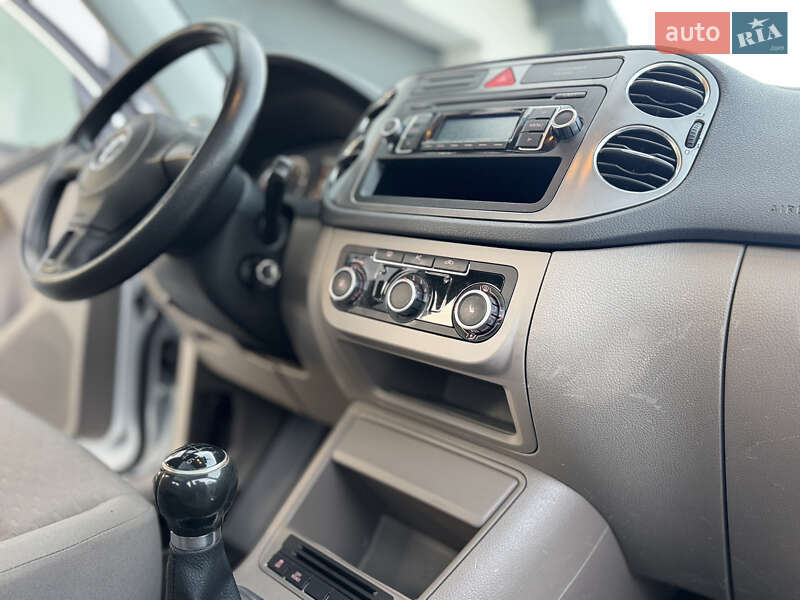 Внедорожник / Кроссовер Volkswagen Tiguan 2010 в Львове
