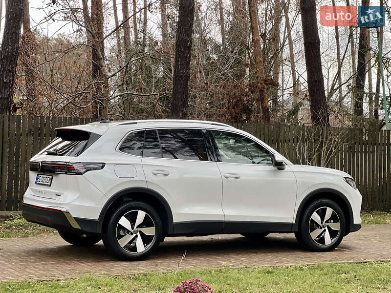 Внедорожник / Кроссовер Volkswagen Tiguan 2024 в Киеве