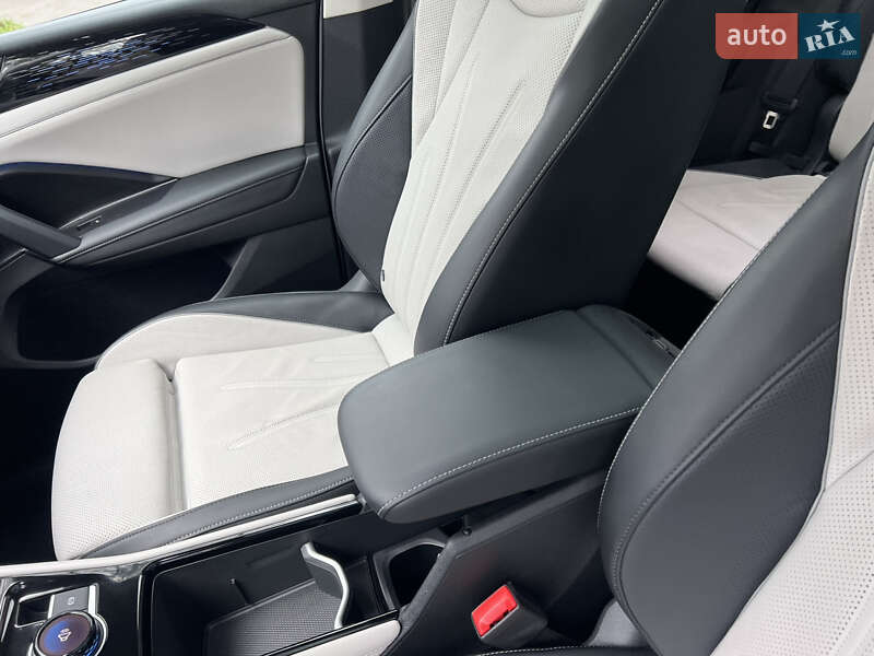 Внедорожник / Кроссовер Volkswagen Tiguan 2024 в Киеве