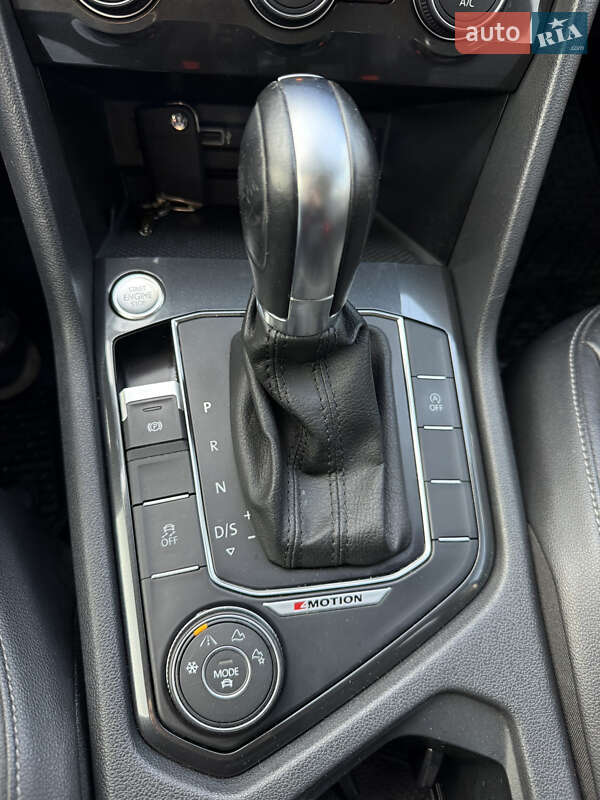 Позашляховик / Кросовер Volkswagen Tiguan 2017 в Василькові