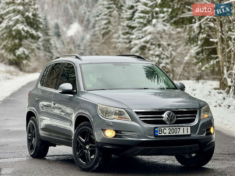 Внедорожник / Кроссовер Volkswagen Tiguan 2010 в Межгорье