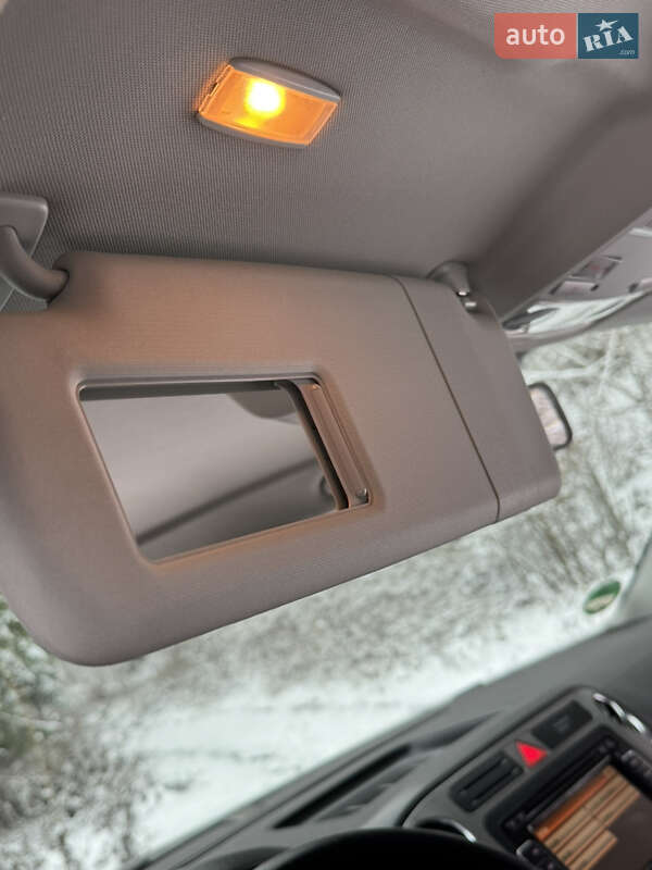 Внедорожник / Кроссовер Volkswagen Tiguan 2010 в Межгорье