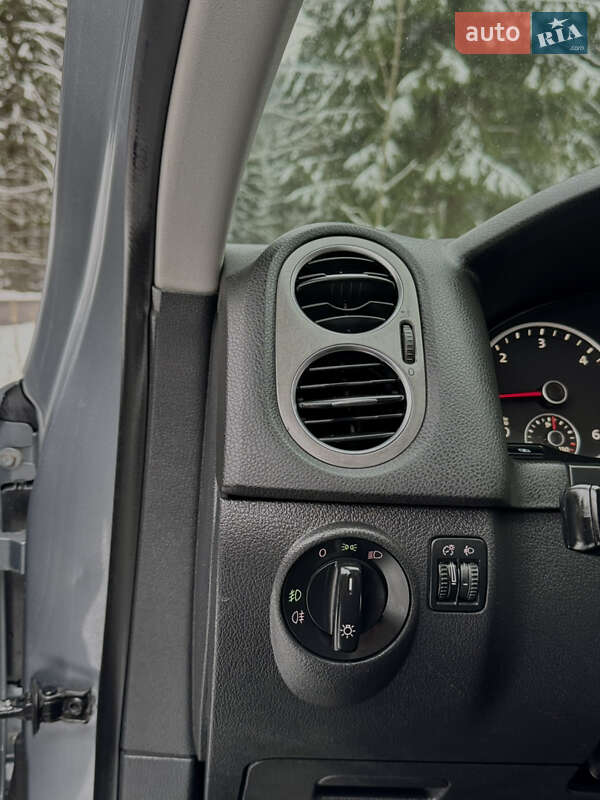 Внедорожник / Кроссовер Volkswagen Tiguan 2010 в Межгорье