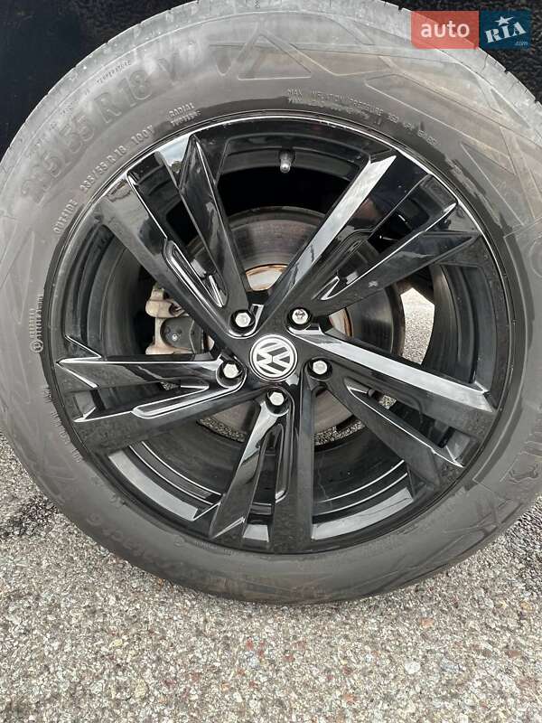 Внедорожник / Кроссовер Volkswagen Tiguan 2019 в Львове