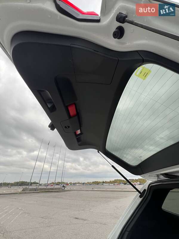 Внедорожник / Кроссовер Volkswagen Tiguan 2019 в Львове