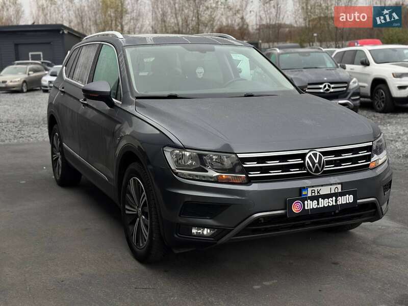 Внедорожник / Кроссовер Volkswagen Tiguan 2017 в Ровно