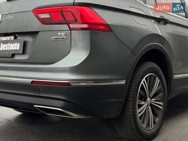 Внедорожник / Кроссовер Volkswagen Tiguan 2017 в Ровно