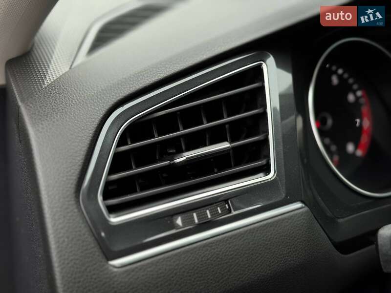 Внедорожник / Кроссовер Volkswagen Tiguan 2017 в Ровно