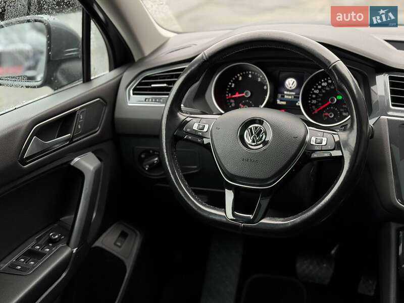 Внедорожник / Кроссовер Volkswagen Tiguan 2017 в Ровно