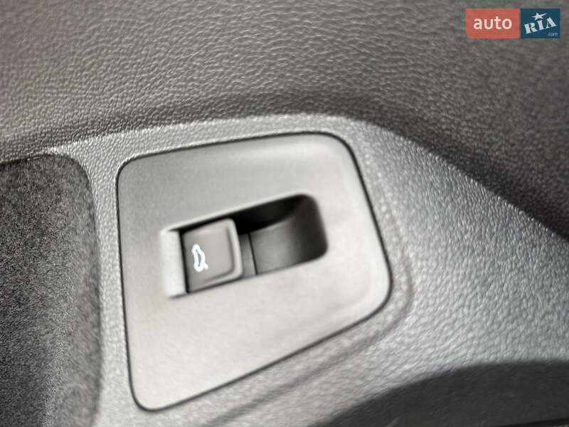 Внедорожник / Кроссовер Volkswagen Tiguan 2021 в Киеве