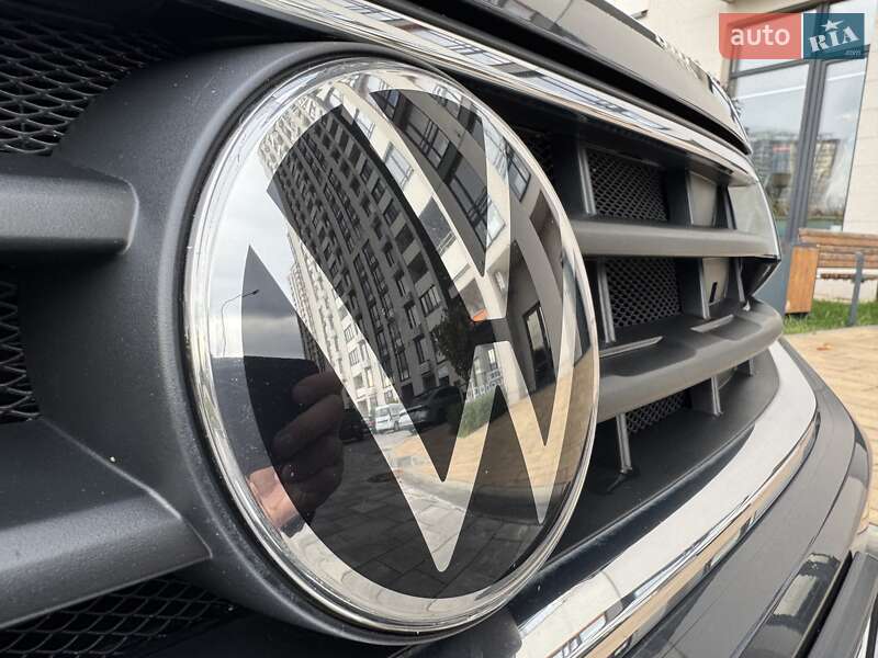 Внедорожник / Кроссовер Volkswagen Tiguan 2021 в Киеве