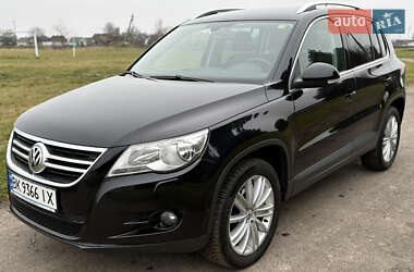 Внедорожник / Кроссовер Volkswagen Tiguan 2011 в Ровно