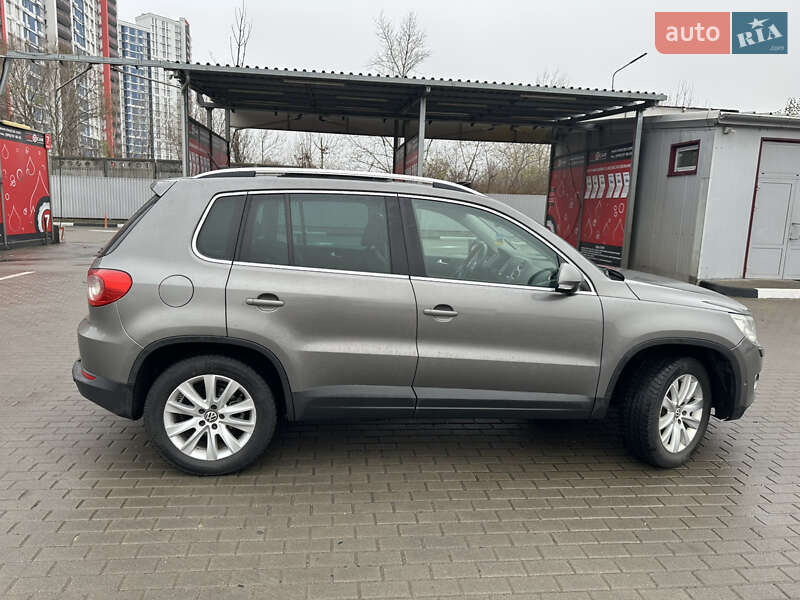 Позашляховик / Кросовер Volkswagen Tiguan 2011 в Києві