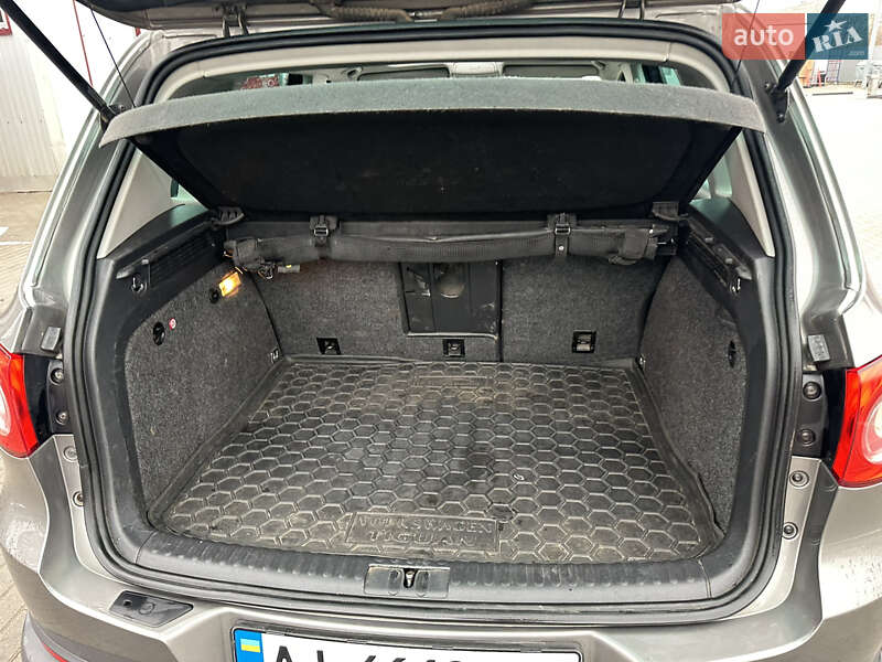 Позашляховик / Кросовер Volkswagen Tiguan 2011 в Києві