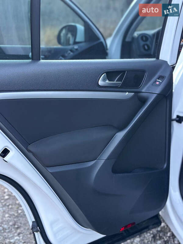 Внедорожник / Кроссовер Volkswagen Tiguan 2011 в Днепре