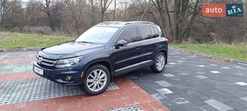 Внедорожник / Кроссовер Volkswagen Tiguan 2011 в Буче