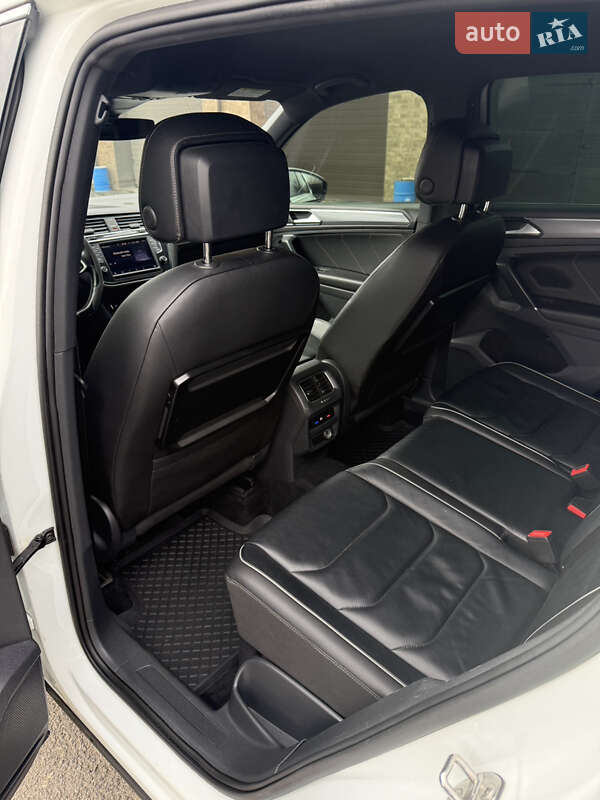 Внедорожник / Кроссовер Volkswagen Tiguan 2017 в Мукачево