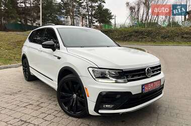 Внедорожник / Кроссовер Volkswagen Tiguan 2021 в Новояворовске