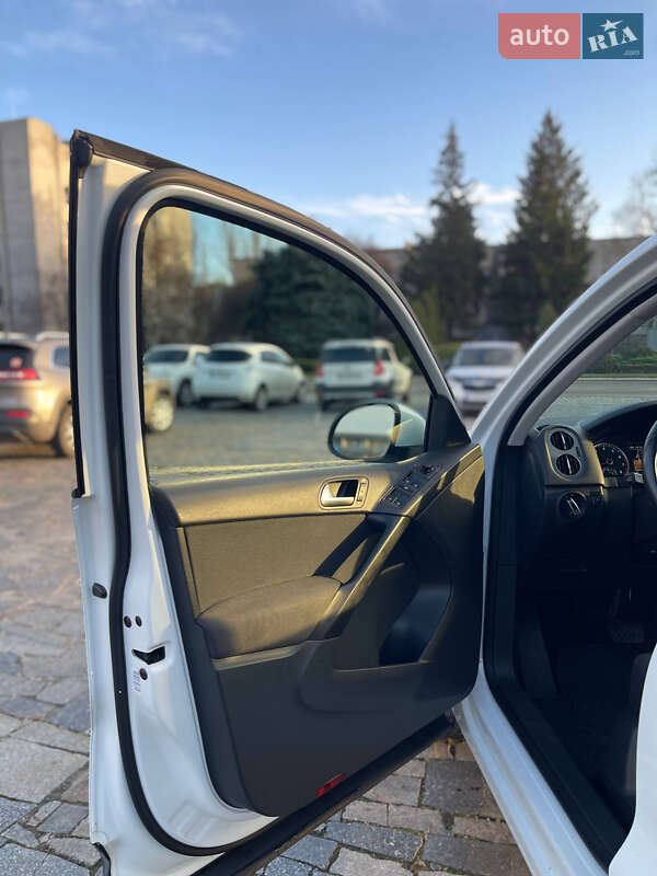Внедорожник / Кроссовер Volkswagen Tiguan 2015 в Кременчуге