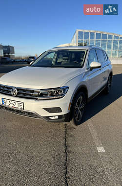 Внедорожник / Кроссовер Volkswagen Tiguan 2018 в Киеве