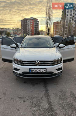 Позашляховик / Кросовер Volkswagen Tiguan 2019 в Рівному