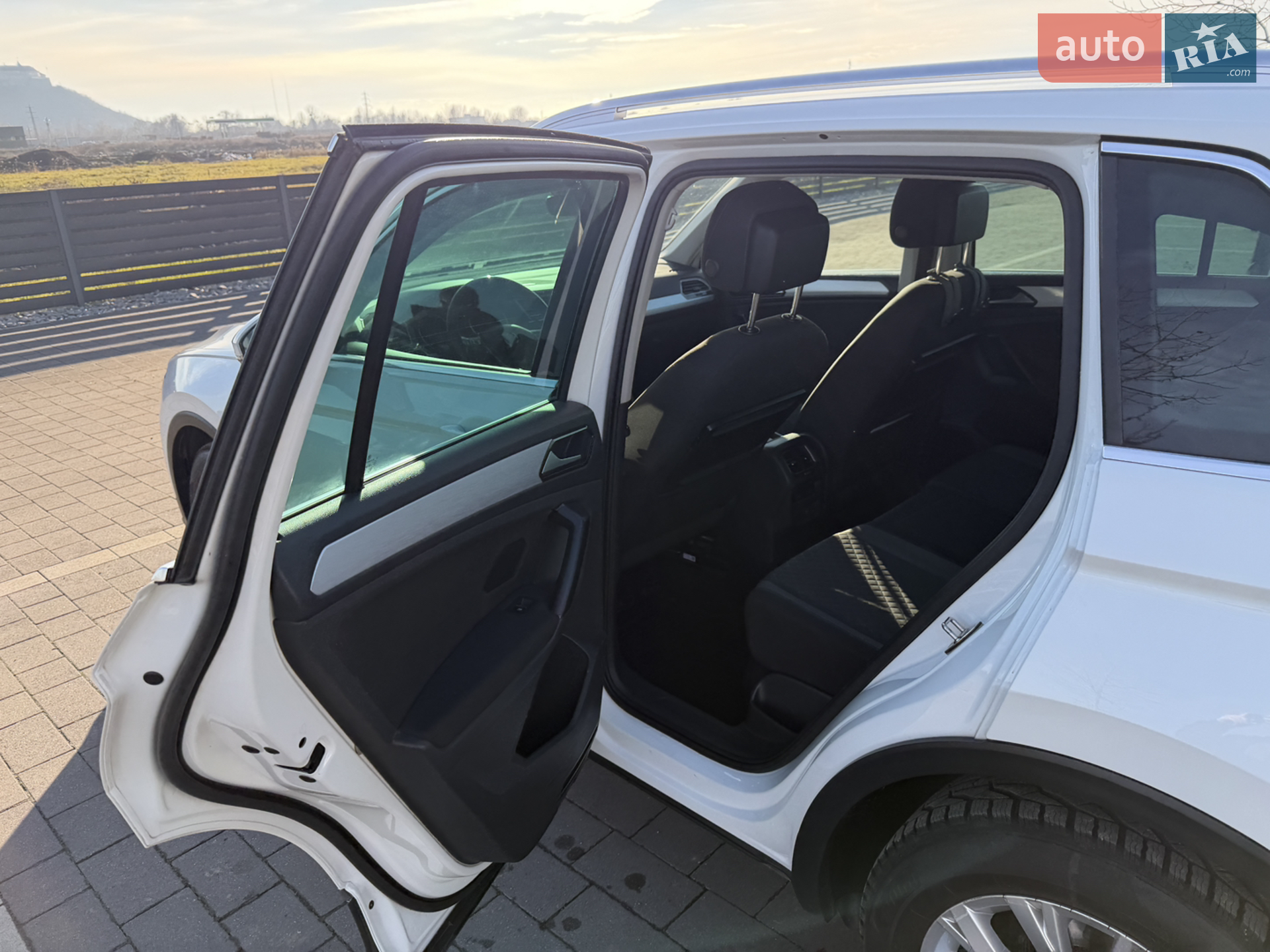 2017 Volkswagen Tiguan - мініатюра 27