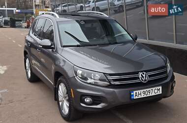 Внедорожник / Кроссовер Volkswagen Tiguan 2015 в Киеве
