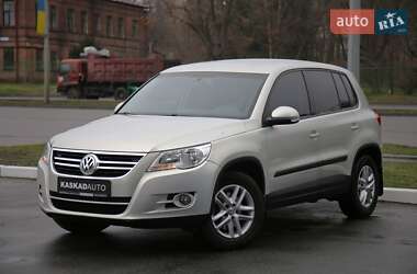 Позашляховик / Кросовер Volkswagen Tiguan 2010 в Харкові