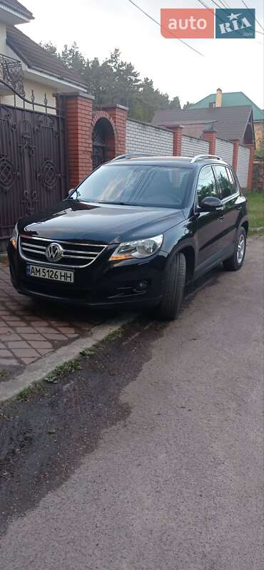 Внедорожник / Кроссовер Volkswagen Tiguan 2007 в Иршанске