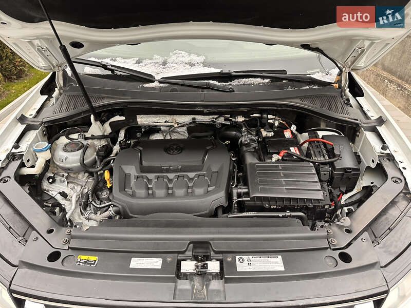 Внедорожник / Кроссовер Volkswagen Tiguan 2018 в Львове