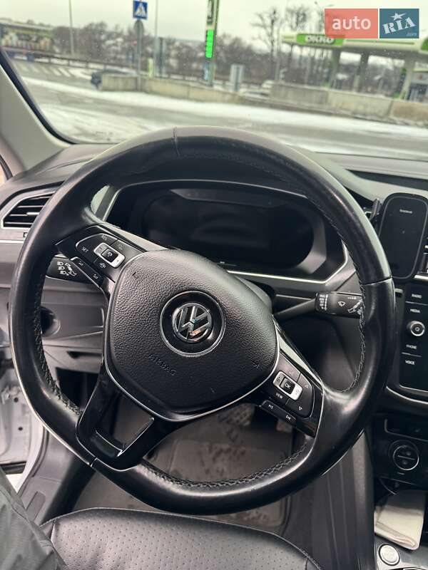 Внедорожник / Кроссовер Volkswagen Tiguan 2018 в Новом Роздоле