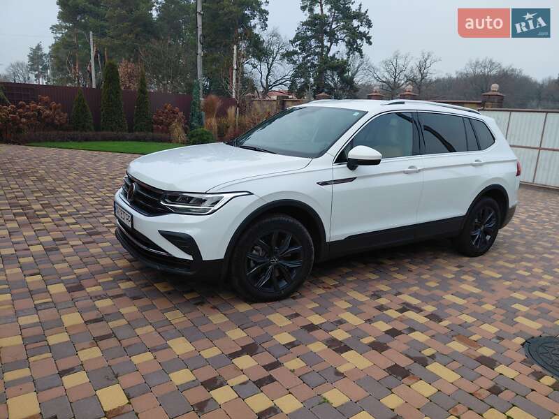 Позашляховик / Кросовер Volkswagen Tiguan 2024 в Києві