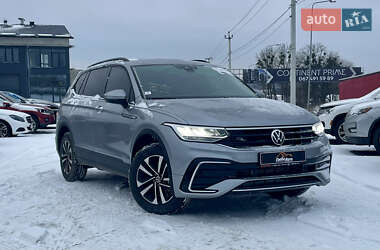 Внедорожник / Кроссовер Volkswagen Tiguan 2023 в Львове